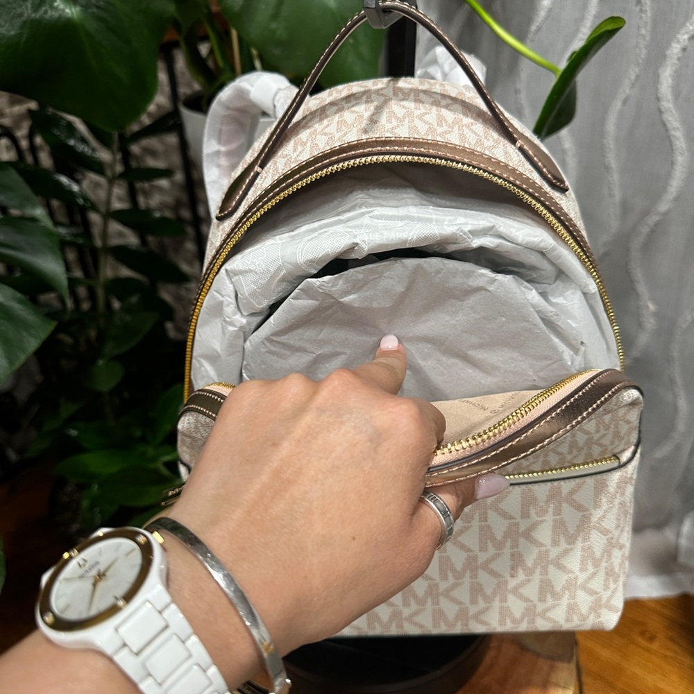 Michael Kors Sheila Medium Two Tone Signature Logo Backpack Rose Gold. NEW - Picture 3 of 13